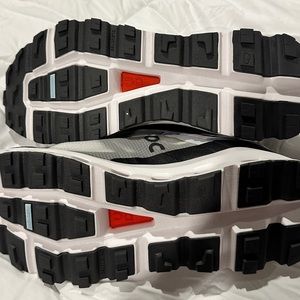 Women’s on running shoes cloud vista Size 9